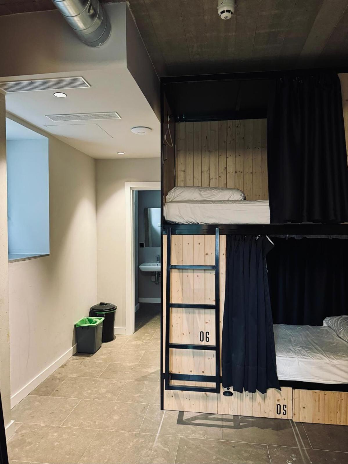 Bed 6-Bed Mixed Dormitory Room