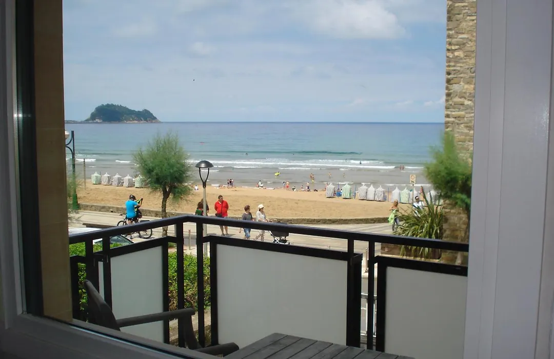 Pensión Zarauz Playa-1